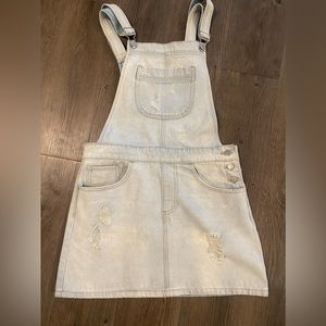 FOREVER 21 Jean overall skirt medium. I would say fits a size 5